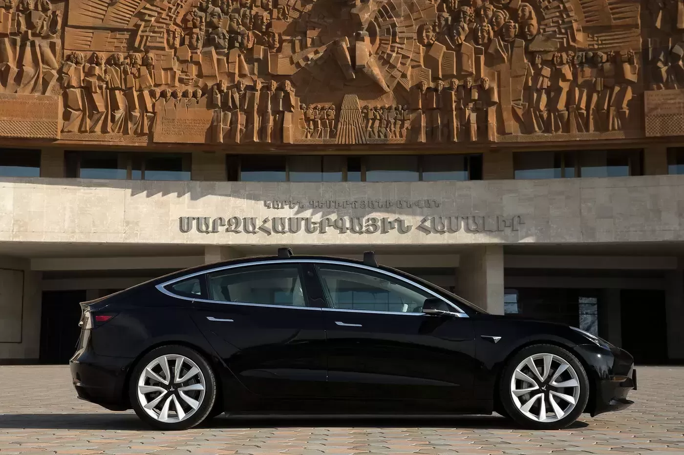 Tesla Model 3 - Right Side.webp
