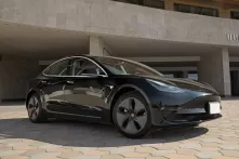 Tesla Model 3 - Opposite.webp