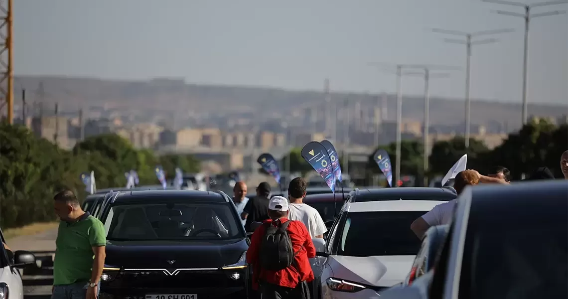 EV Day Cars Race.webp