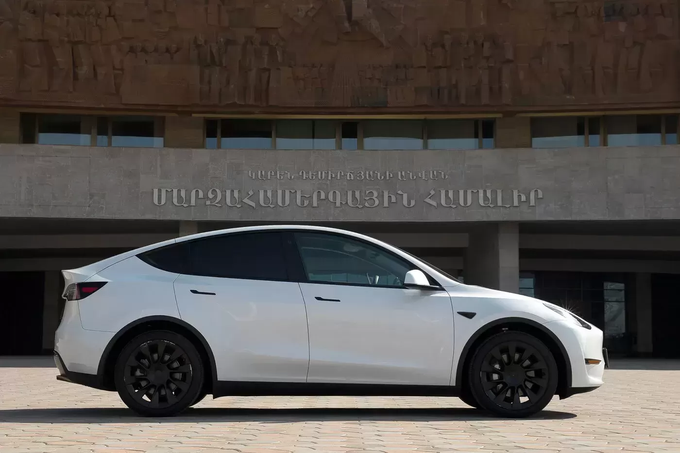 Tesla Model Y - Right Side.webp