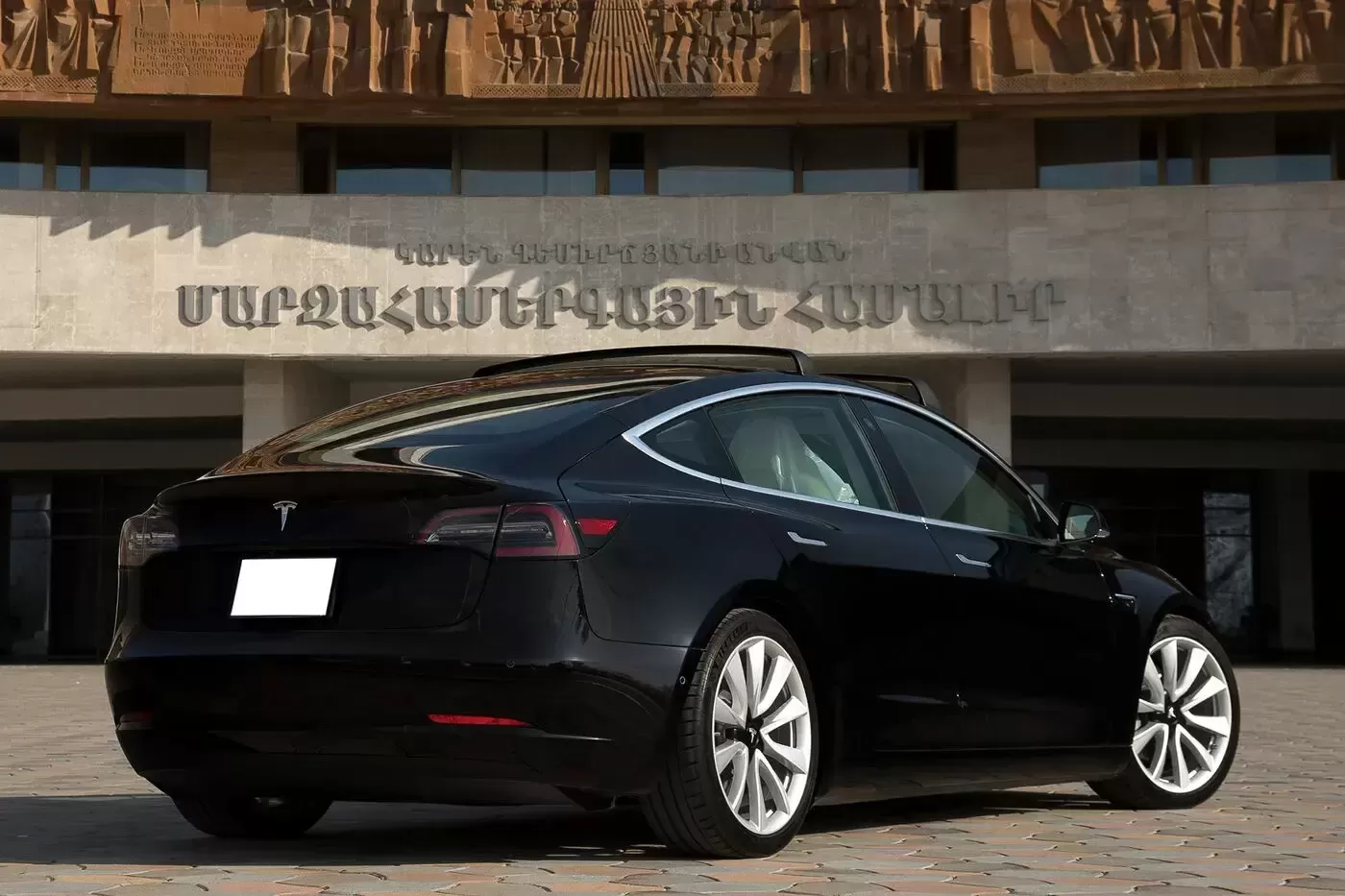 Tesla Model 3 - 2019 - Right Side.webp