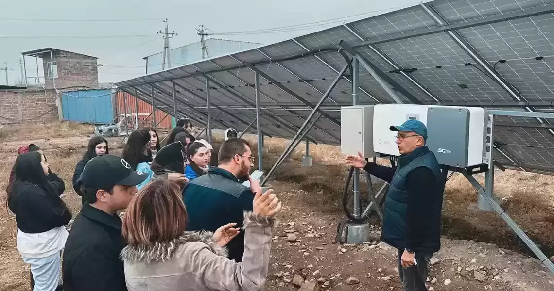 Schoolchildrens with Solara.webp