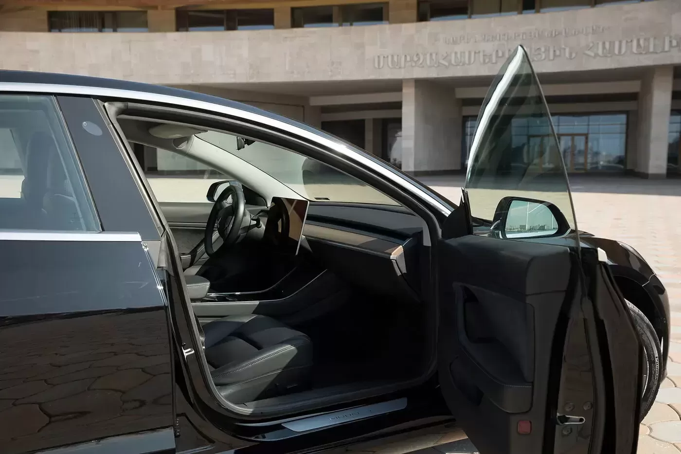 Tesla Model 3 - Right Side -2-.webp