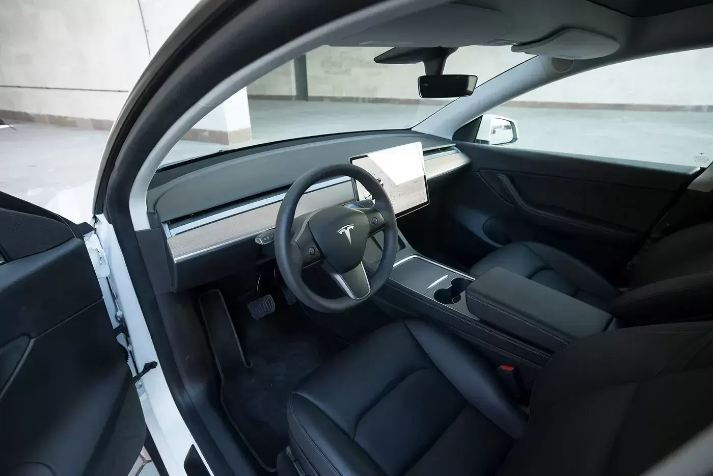 Tesla Model Y - Inside.webp